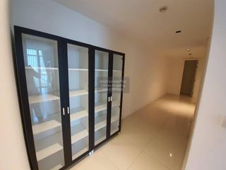 For rent 3 bedrooms condo in Pathum Wan, Bangkok