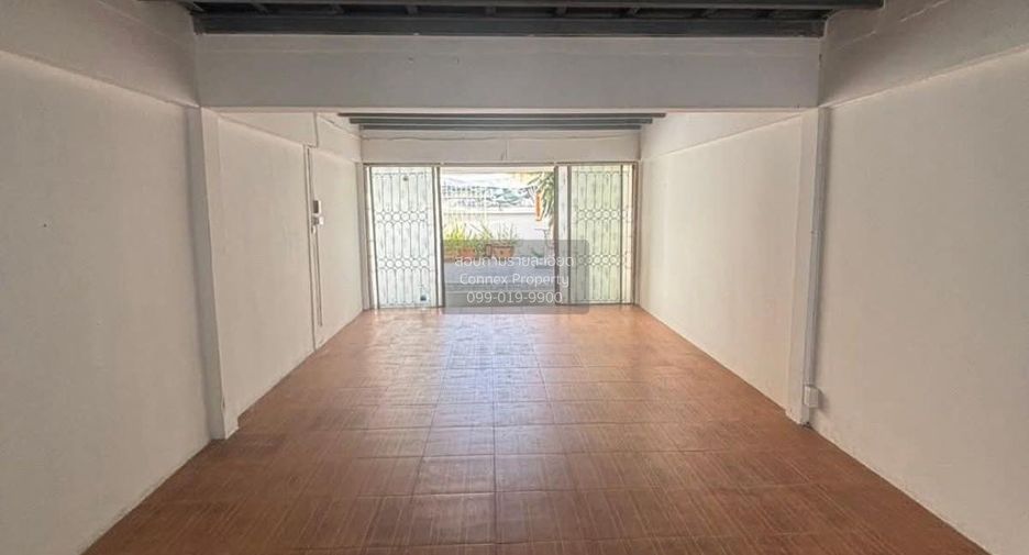 For rent 2 bedrooms townhouse in Phra Khanong, Bangkok