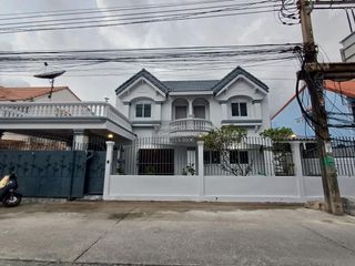 À louer 6 chambres maison à Bang Na, Bangkok