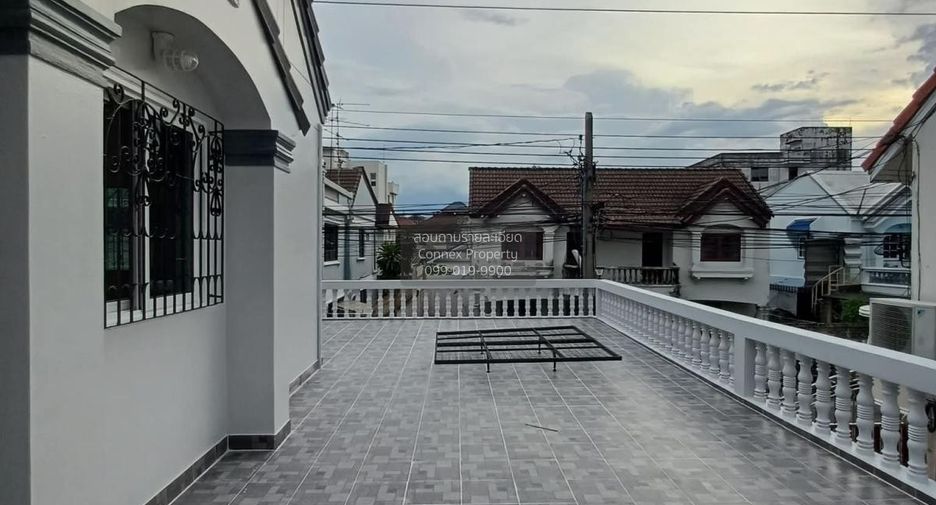 Casa en alquiler de 6 habitaciones en Bang Na, Bangkok