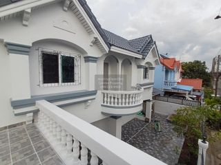À louer 6 chambres maison à Bang Na, Bangkok
