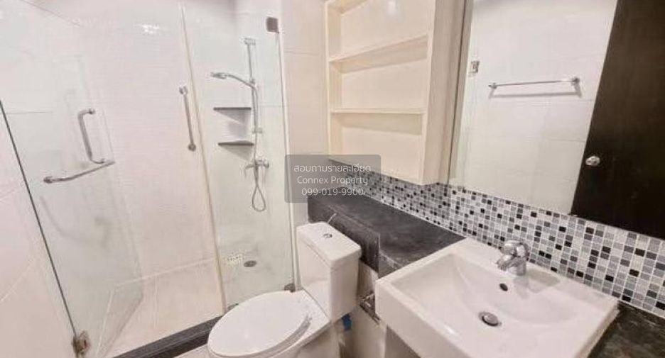 For rent 2 bedrooms condo in Din Daeng, Bangkok