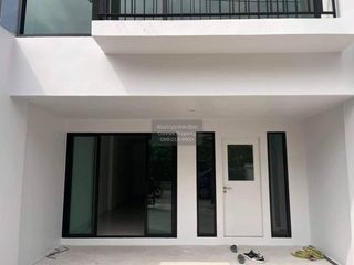 For rent 3 bedrooms townhouse in Mueang Samut Prakan, Samut Prakan