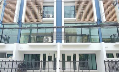 出租 3 卧室 联排别墅 在 Mueang Samut Prakan, Samut Prakan