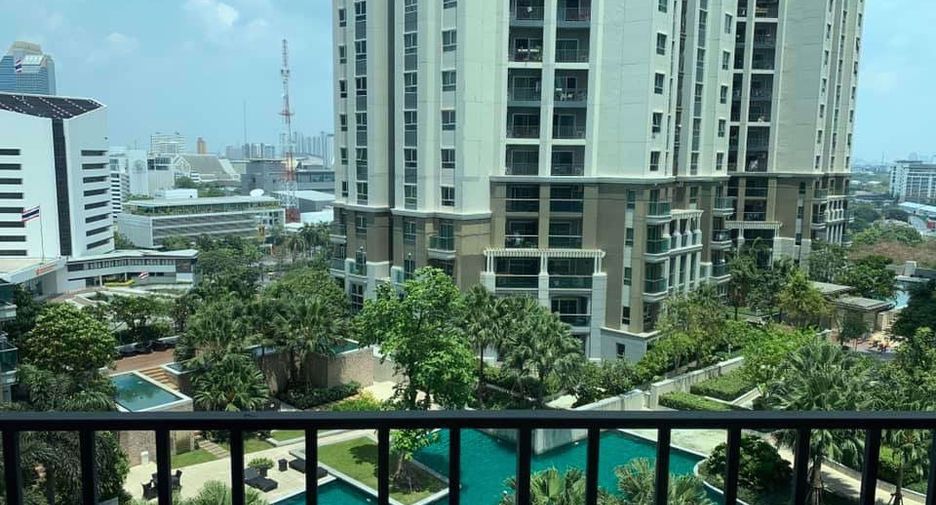 For rent 2 bed condo in Huai Khwang, Bangkok