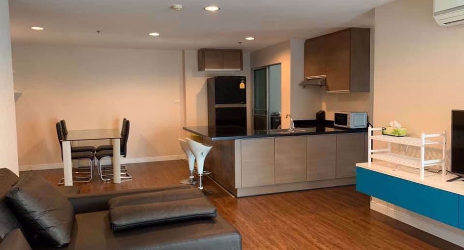 For rent 2 bed condo in Huai Khwang, Bangkok