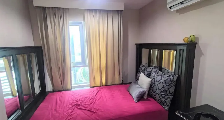 For rent 2 bed condo in Huai Khwang, Bangkok