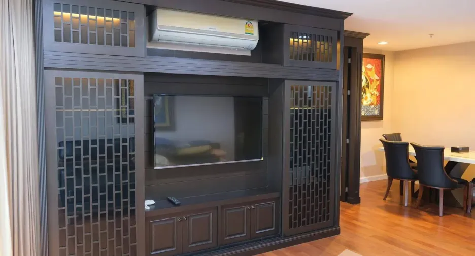 For rent 2 bed condo in Huai Khwang, Bangkok