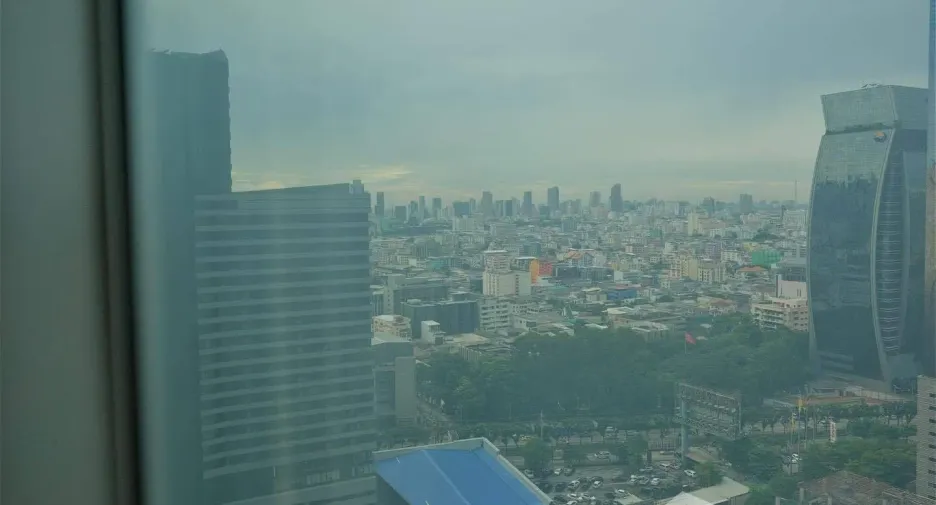 For rent 2 bed condo in Huai Khwang, Bangkok