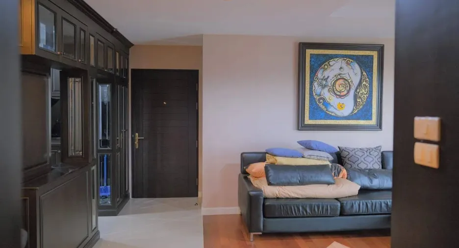 For rent 2 bed condo in Huai Khwang, Bangkok