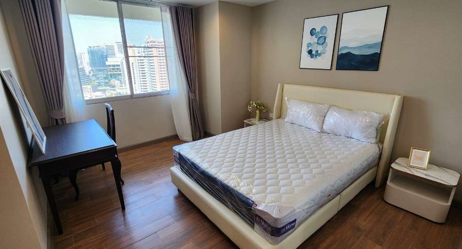 For rent 3 bedrooms condo in Watthana, Bangkok