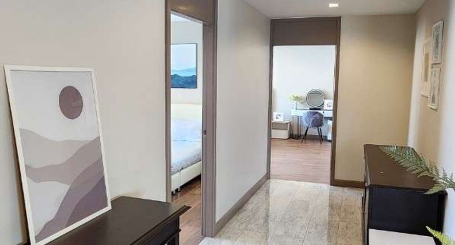 For rent 3 bedrooms condo in Watthana, Bangkok