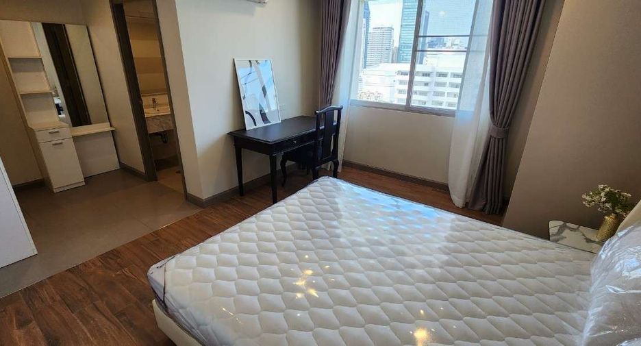 For rent 3 bedrooms condo in Watthana, Bangkok