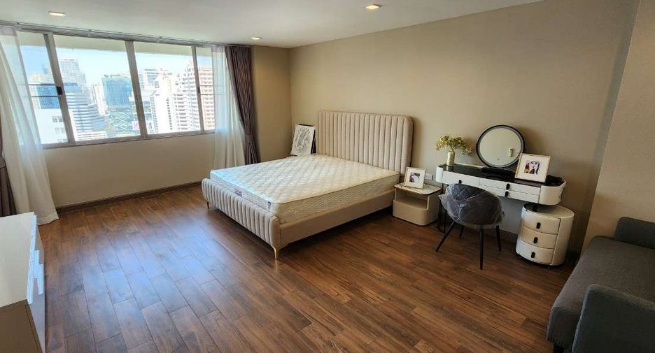 For rent 3 bedrooms condo in Watthana, Bangkok