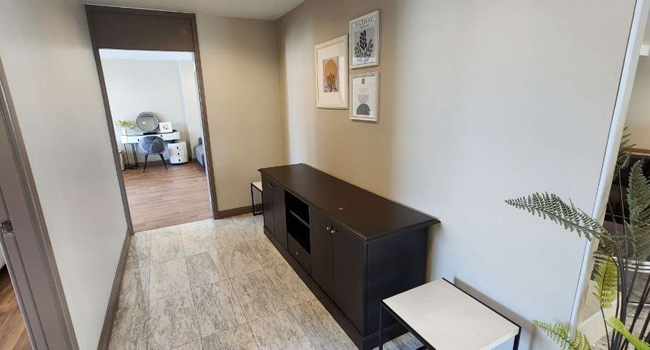 For rent 3 bedrooms condo in Watthana, Bangkok