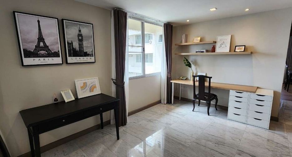 For rent 3 bedrooms condo in Watthana, Bangkok