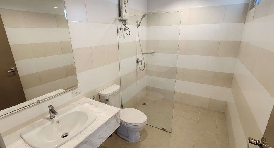 For rent 3 bedrooms condo in Watthana, Bangkok