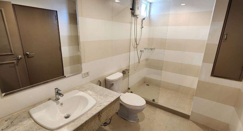 For rent 3 bedrooms condo in Watthana, Bangkok