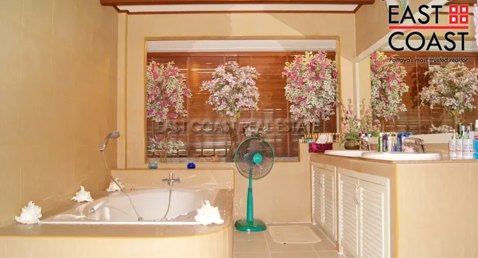 For rent そして for sale 4 ベッドルーム house in Bang Lamung, Chonburi