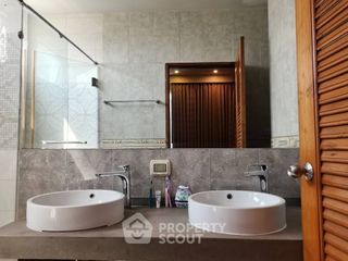 For sale 2 bed condo in Chatuchak, Bangkok