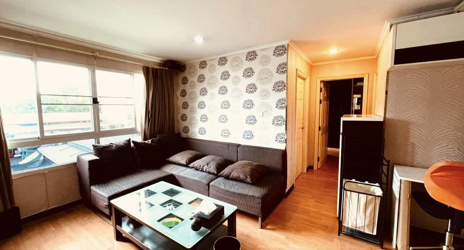 For rent 2 bed condo in Huai Khwang, Bangkok