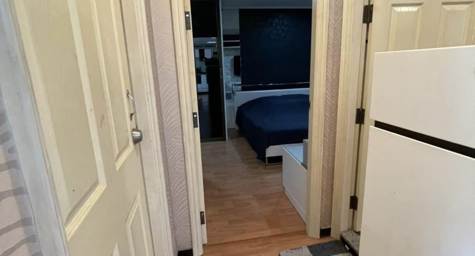 For rent 2 bed condo in Huai Khwang, Bangkok