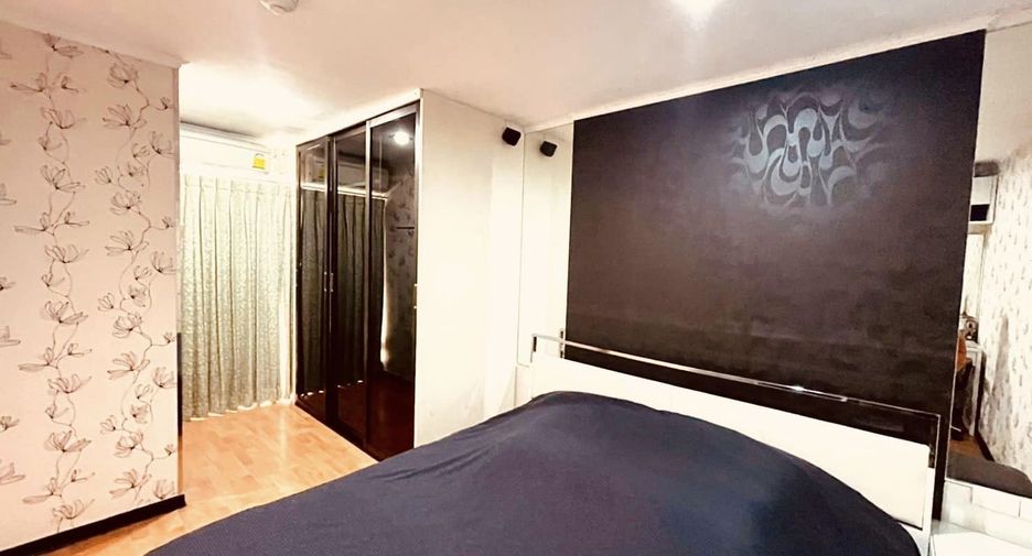 For rent 2 bed condo in Huai Khwang, Bangkok