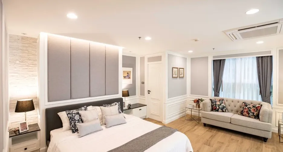 For sale 3 bed condo in Huai Khwang, Bangkok
