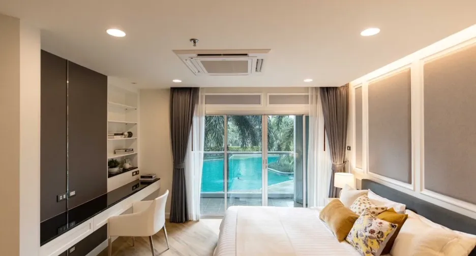 For sale 3 bed condo in Huai Khwang, Bangkok