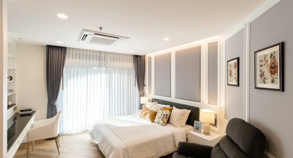 For sale 3 bed condo in Huai Khwang, Bangkok
