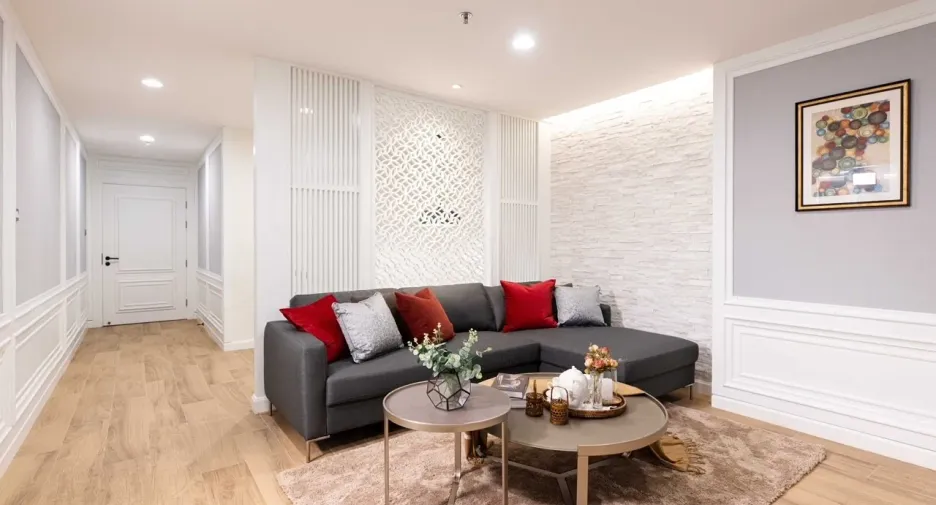 For sale 3 bed condo in Huai Khwang, Bangkok