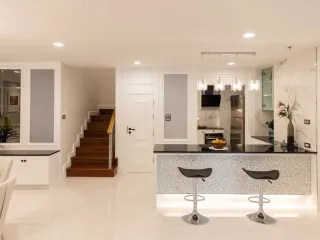 For sale 3 bed condo in Huai Khwang, Bangkok