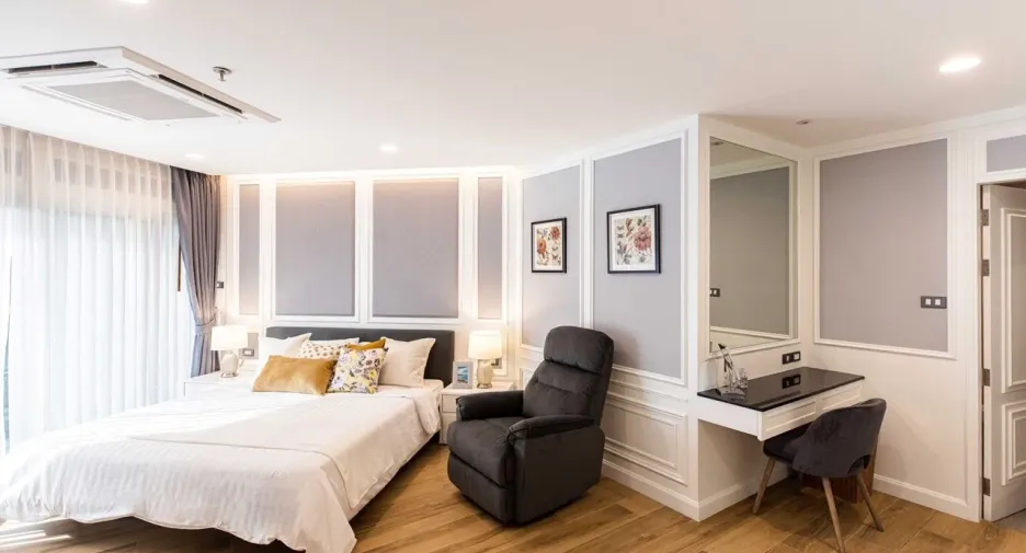 For sale 3 bed condo in Huai Khwang, Bangkok