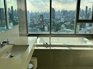 For rent 2 bed condo in Khlong Toei, Bangkok