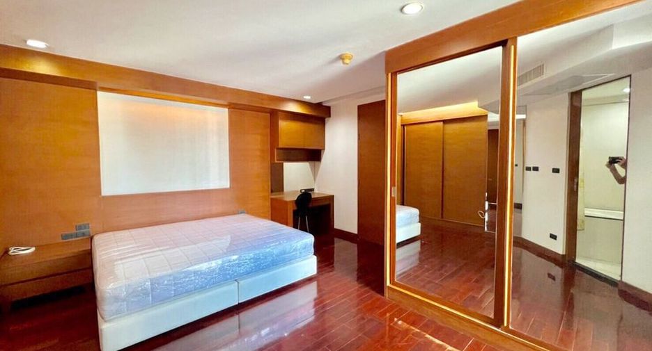 For rent 4 Beds condo in Khlong Toei, Bangkok