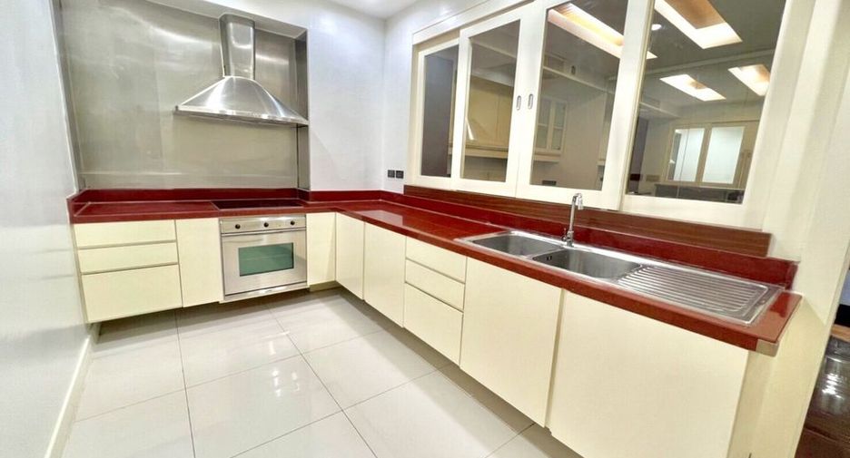 For rent 4 Beds condo in Khlong Toei, Bangkok