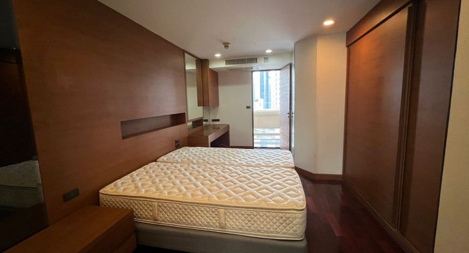 For rent 4 Beds condo in Khlong Toei, Bangkok