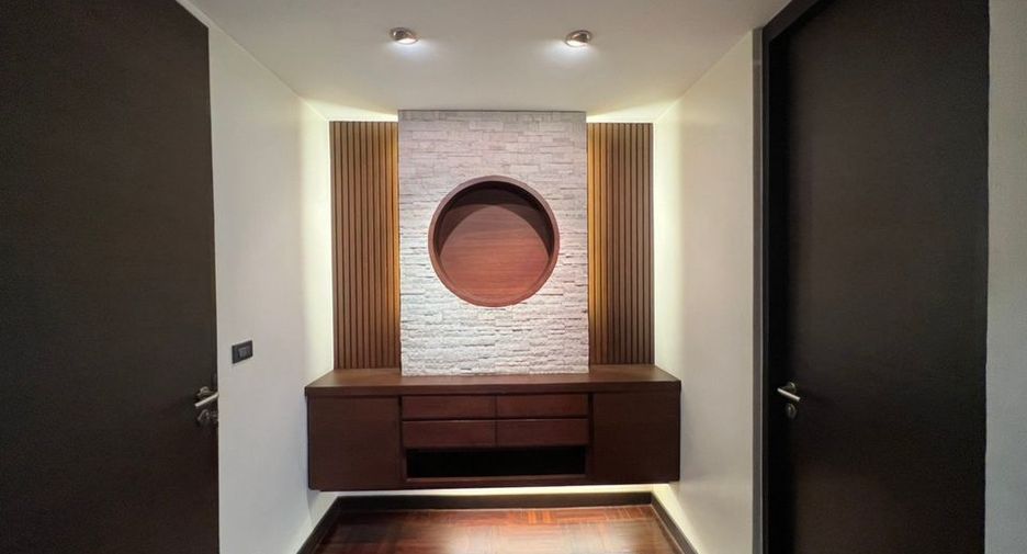 For rent 4 Beds condo in Khlong Toei, Bangkok