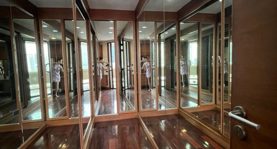 For rent 4 Beds condo in Khlong Toei, Bangkok
