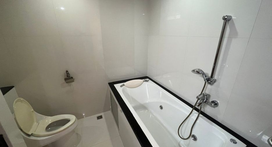 For rent 4 Beds condo in Khlong Toei, Bangkok