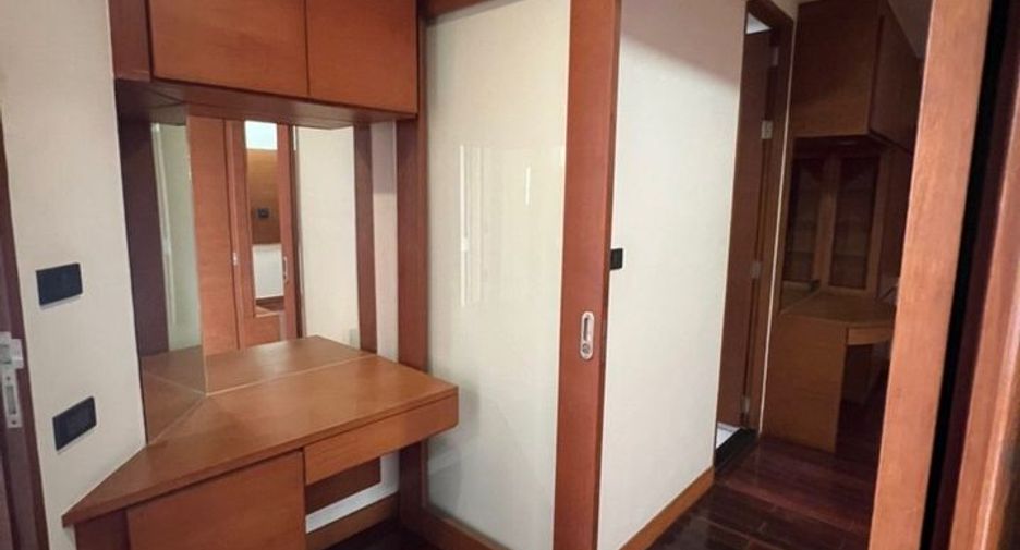For rent 4 Beds condo in Khlong Toei, Bangkok