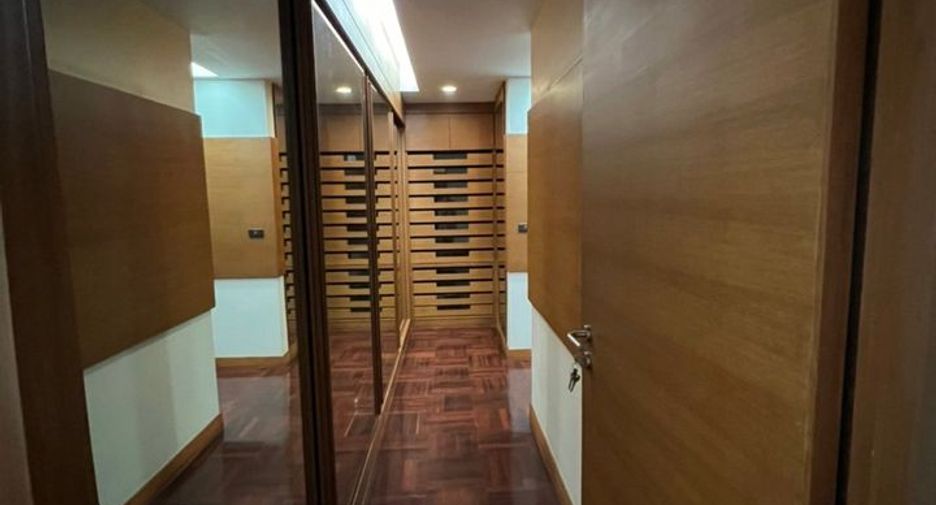 For rent 4 Beds condo in Khlong Toei, Bangkok