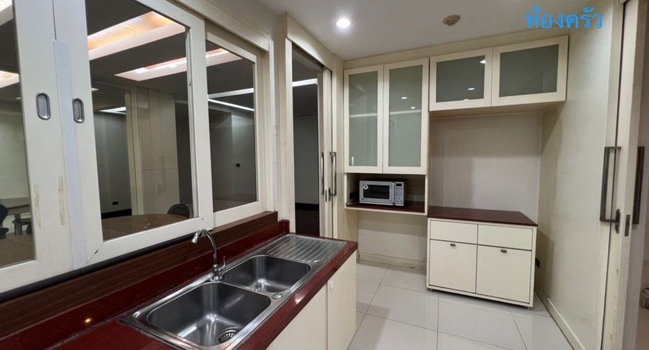 For rent 4 Beds condo in Khlong Toei, Bangkok
