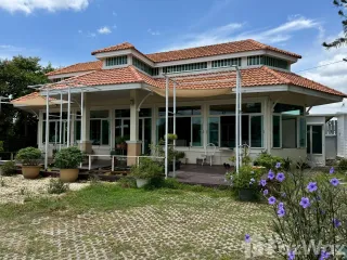 For sale 1 bed retail Space in San Kamphaeng, Chiang Mai