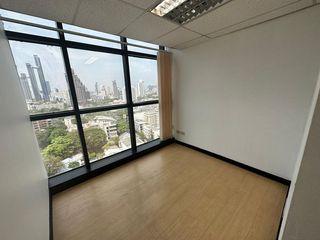 For rent 1 Beds office in Khlong Toei, Bangkok