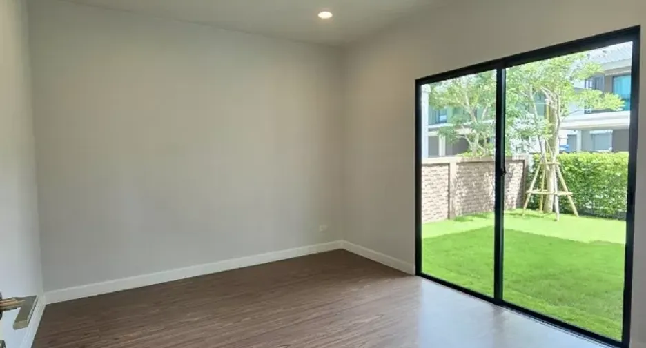 For sale 4 bedrooms house in Lam Luk Ka, Pathum Thani