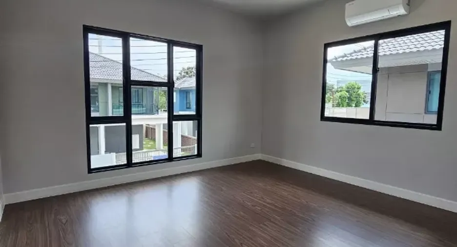For sale 4 bedrooms house in Lam Luk Ka, Pathum Thani