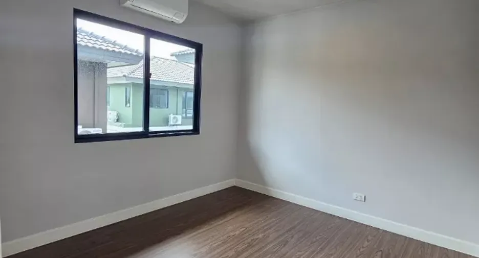 For sale 4 bedrooms house in Lam Luk Ka, Pathum Thani
