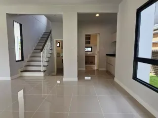 For sale 4 bedrooms house in Lam Luk Ka, Pathum Thani