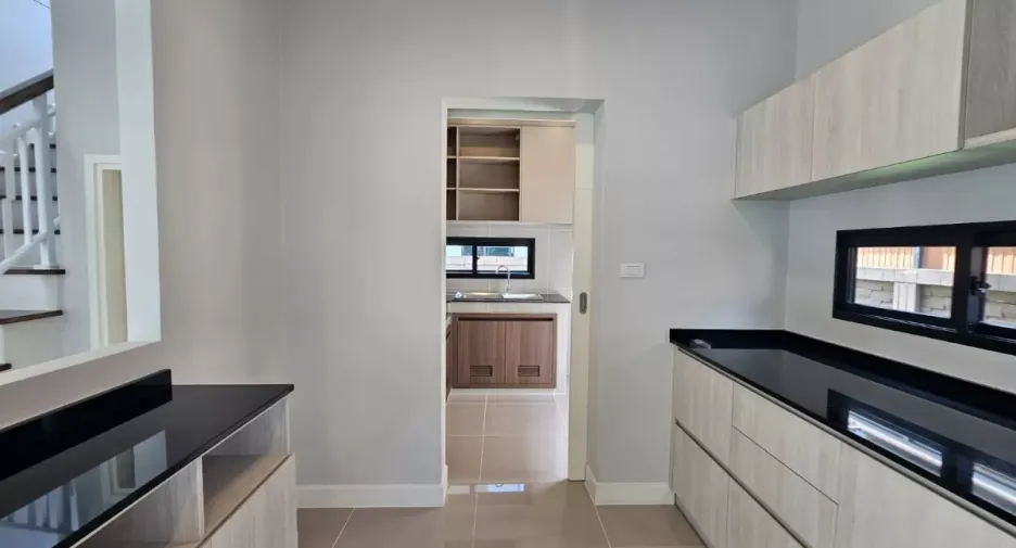 For sale 4 bedrooms house in Lam Luk Ka, Pathum Thani